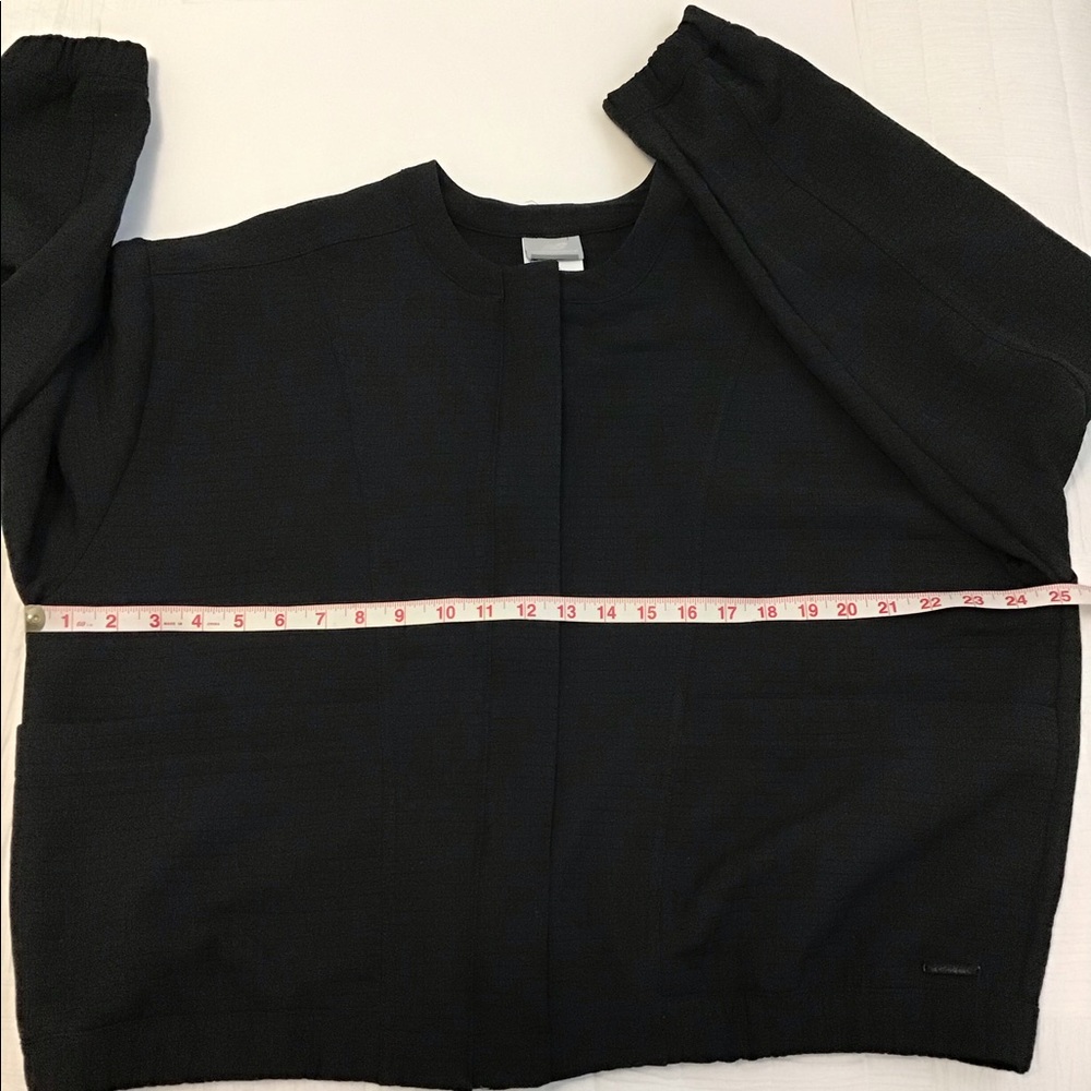 New Balance Women’s Cropped Cocoon Jacket - Picture 3 of 7